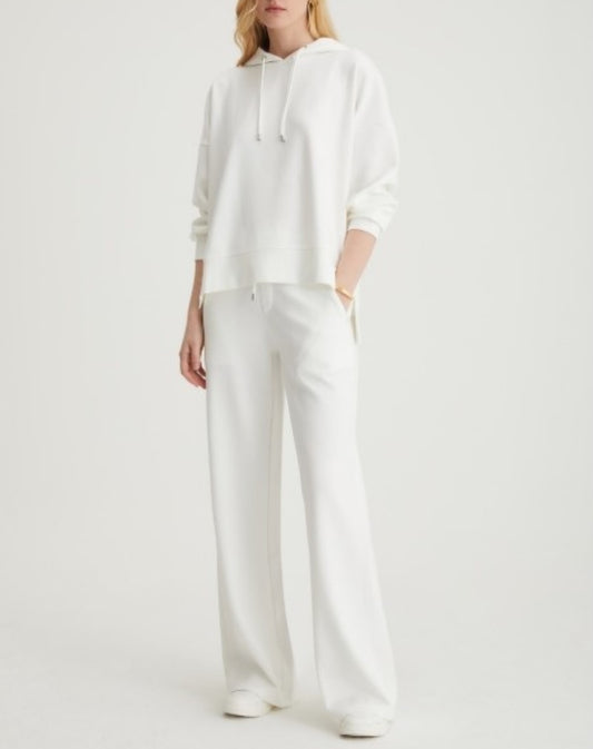 sports trousers